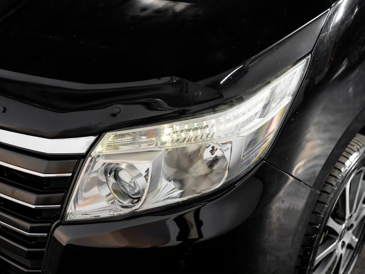 Toyota Noah 2014 - фото автомобиля