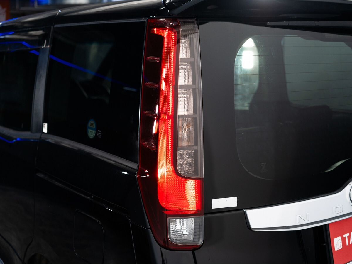 Toyota Noah 2014 - фото автомобиля