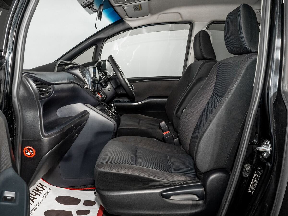 Toyota Noah 2014 - фото автомобиля