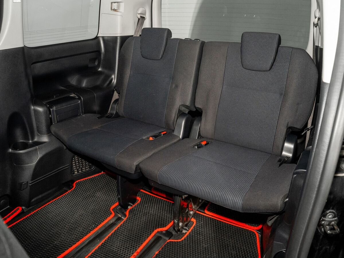 Toyota Noah 2014 - фото автомобиля