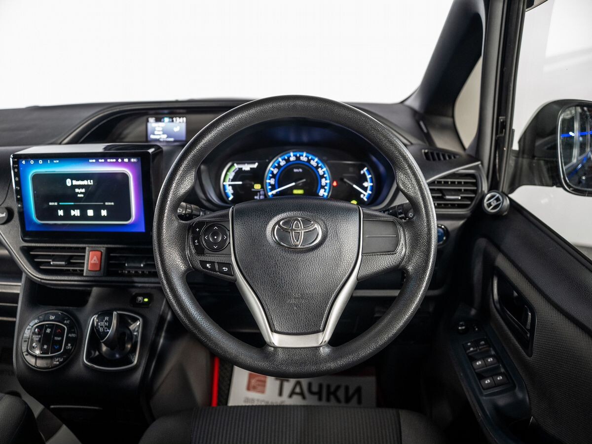 Toyota Noah 2014 - фото автомобиля