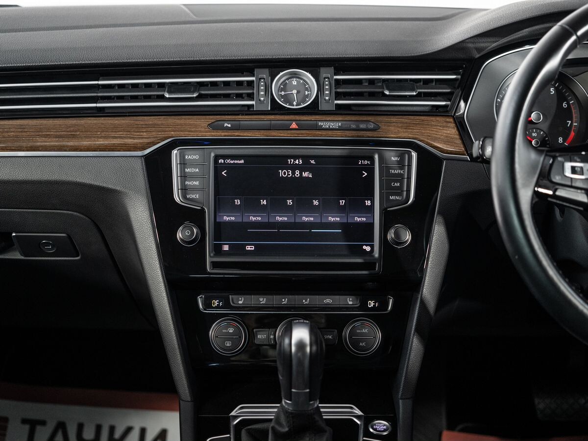 Volkswagen Passat 2015 - фото автомобиля