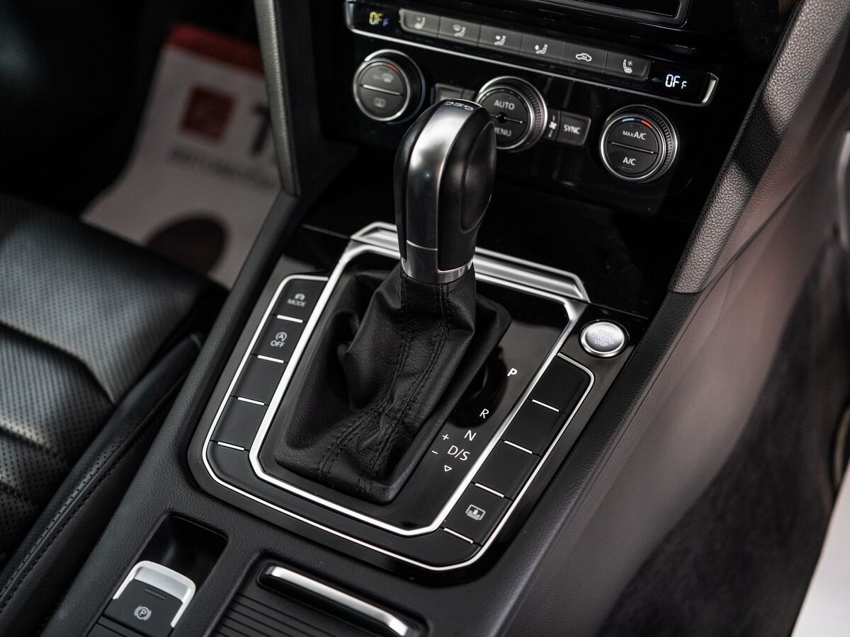 Volkswagen Passat 2015 - фото автомобиля