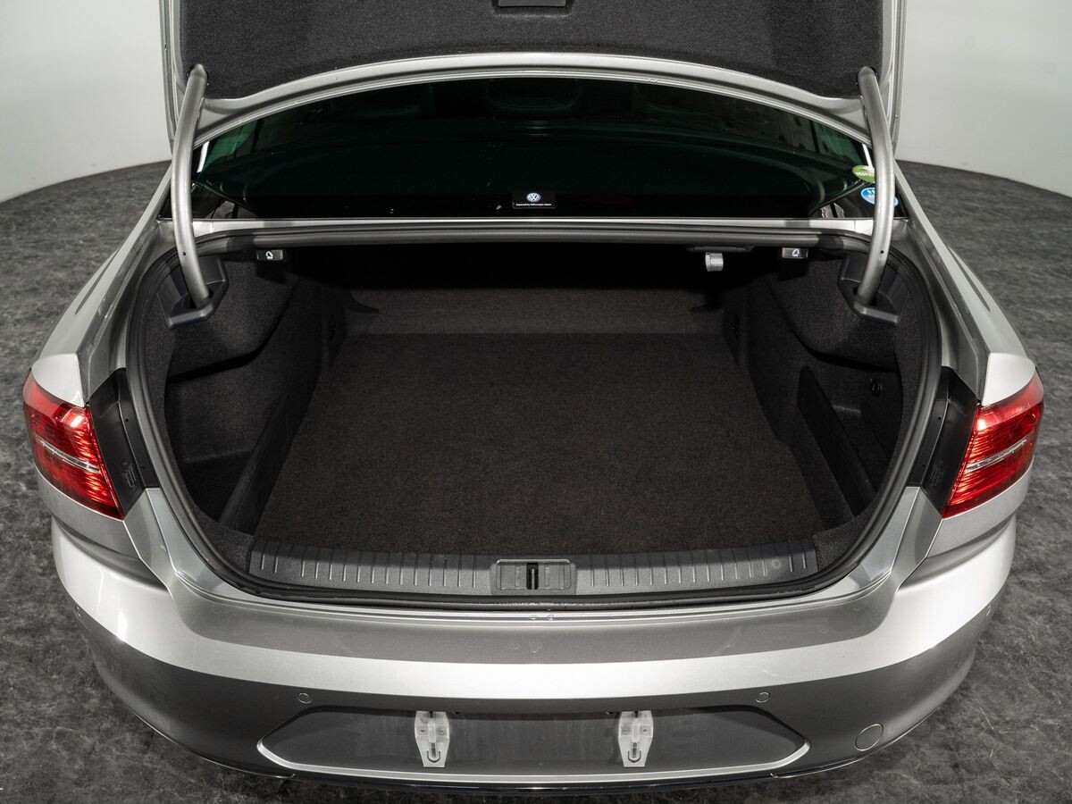 Volkswagen Passat 2015 - фото автомобиля