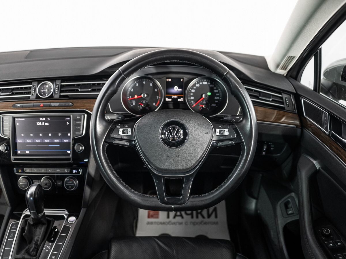 Volkswagen Passat 2015 - фото автомобиля