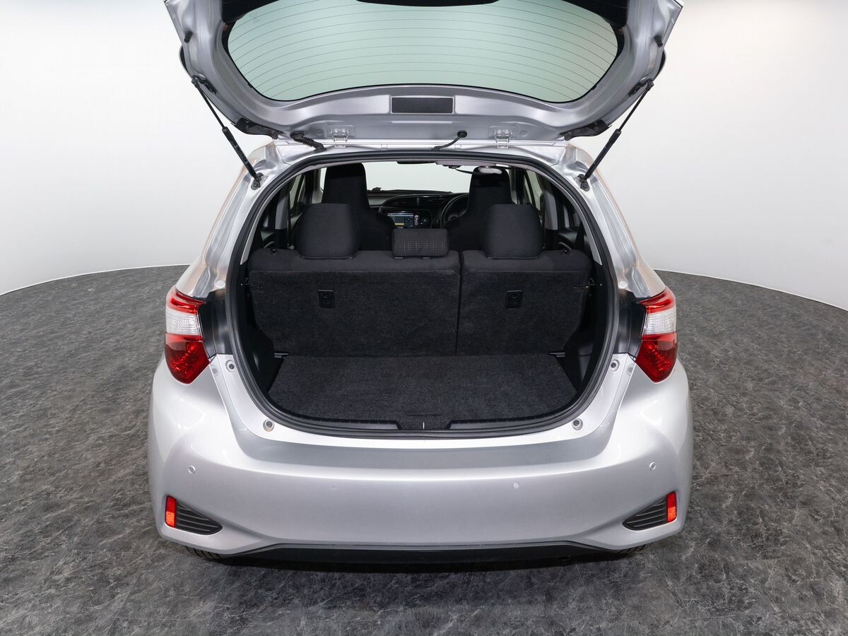 Toyota Vitz 2019 - фото автомобиля