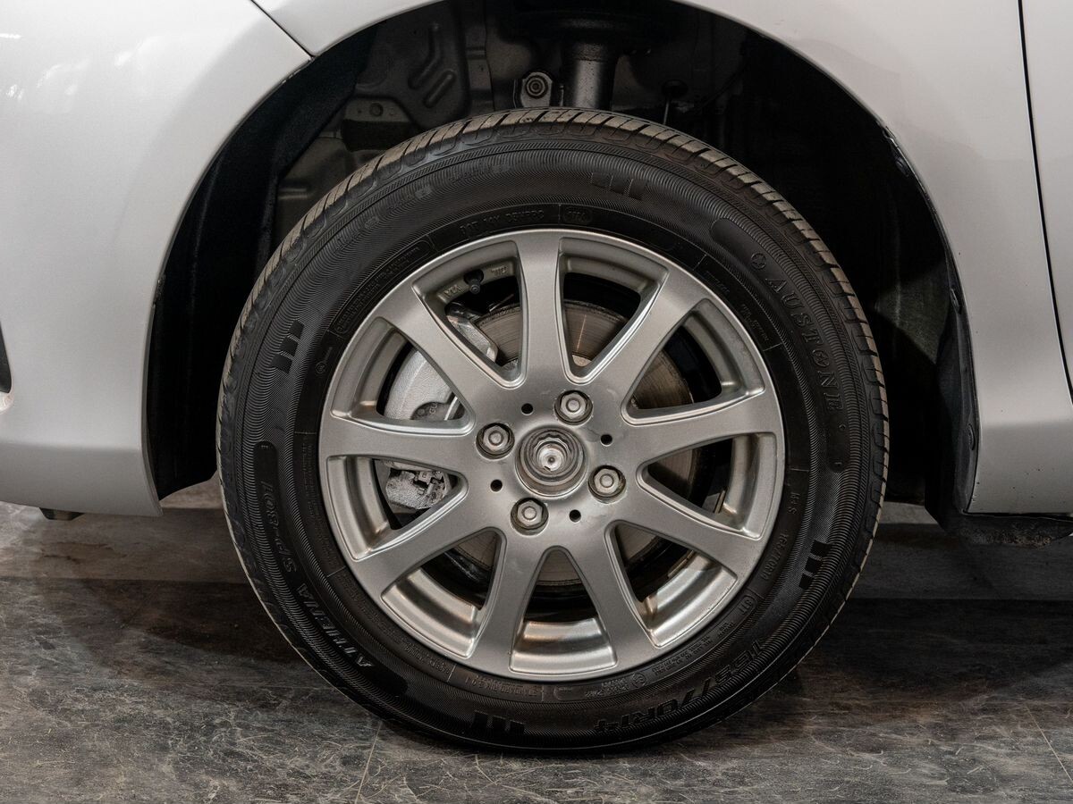 Toyota Vitz 2019 - фото автомобиля