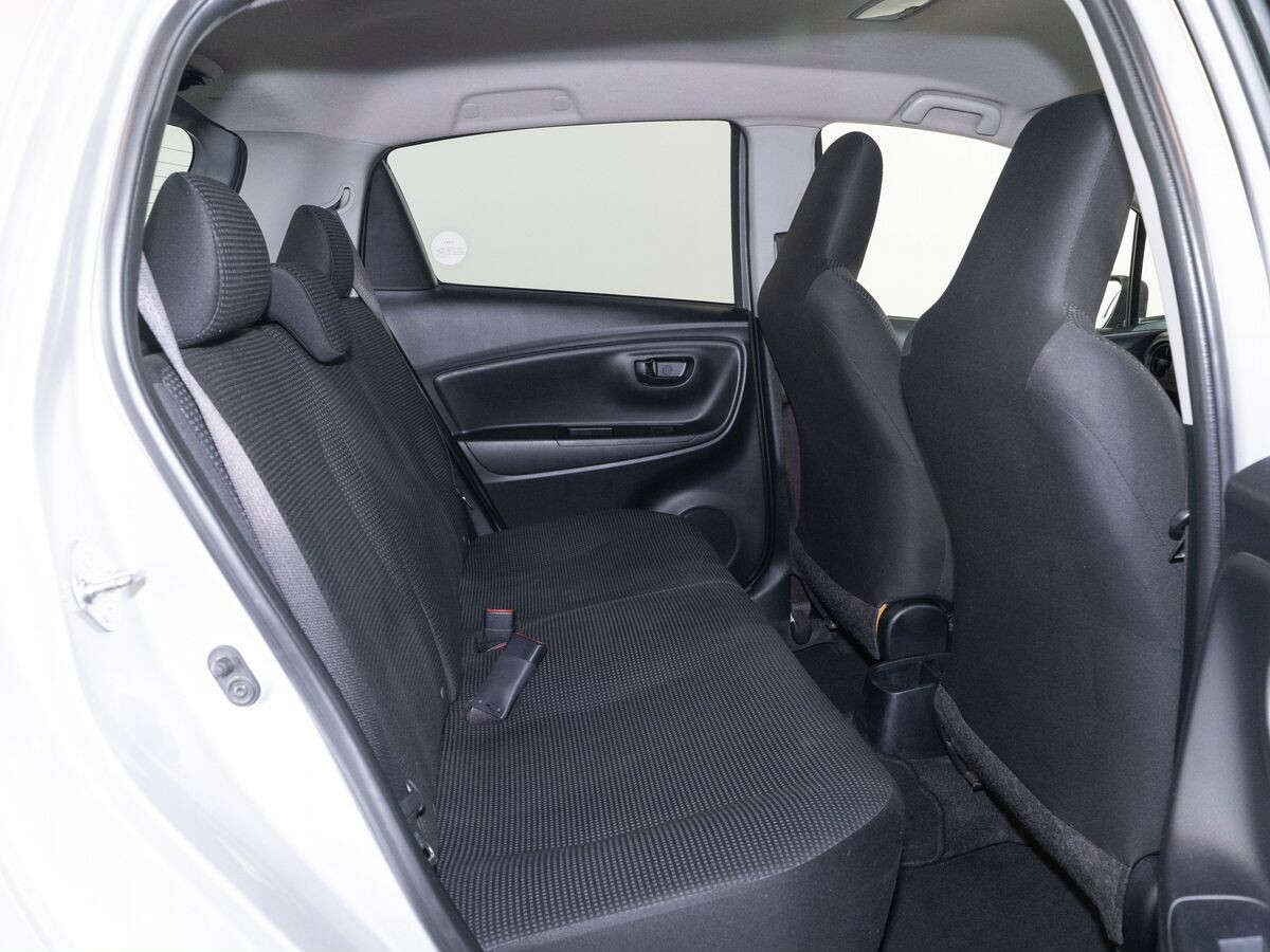 Toyota Vitz 2019 - фото автомобиля