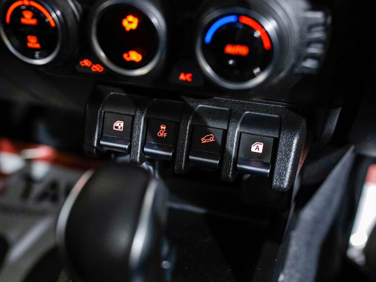 Suzuki Jimny Sierra 2021 - фото автомобиля