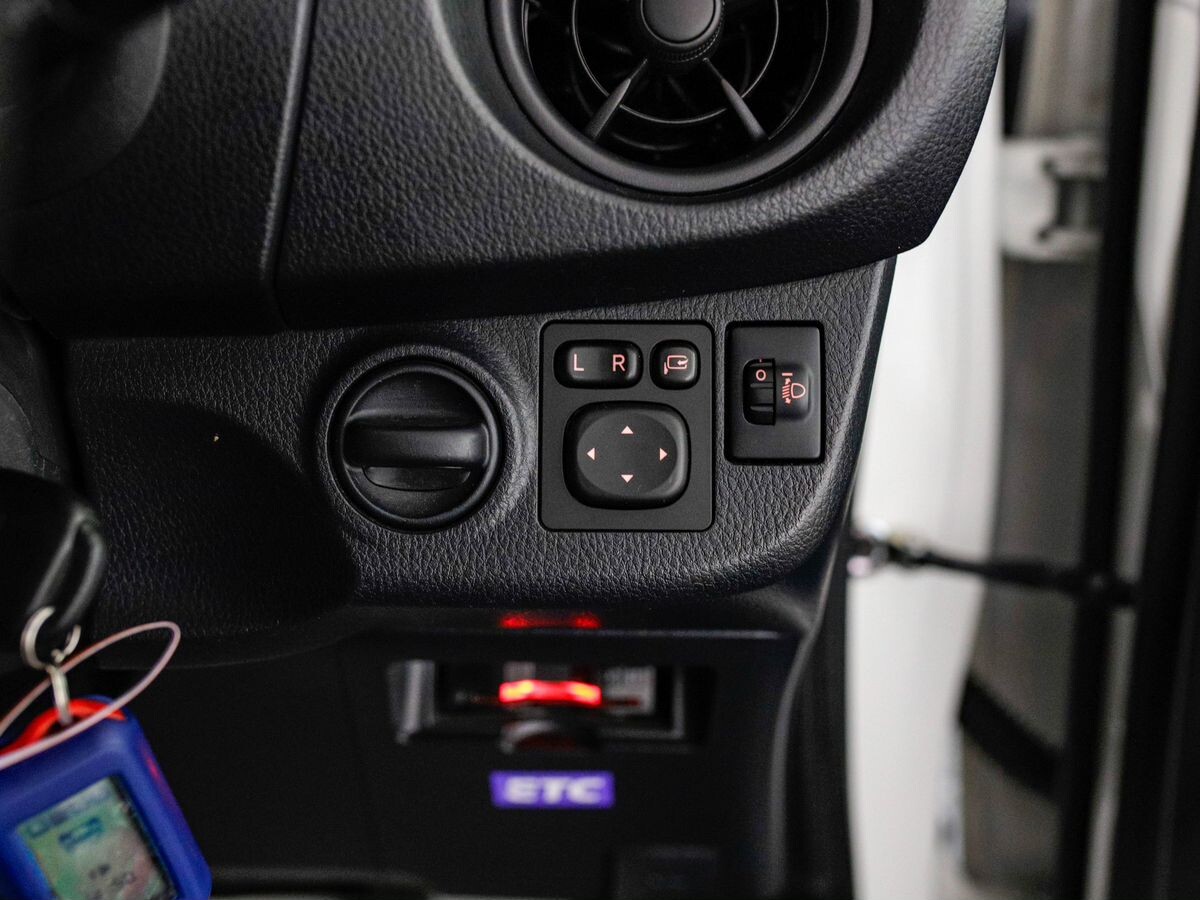 Toyota Vitz 2018 - фото автомобиля