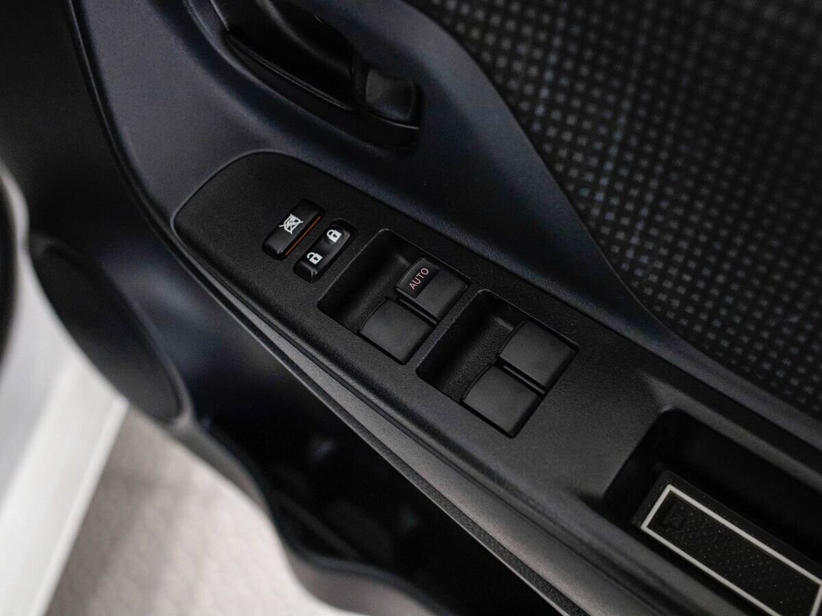 Toyota Vitz 2018 - фото автомобиля