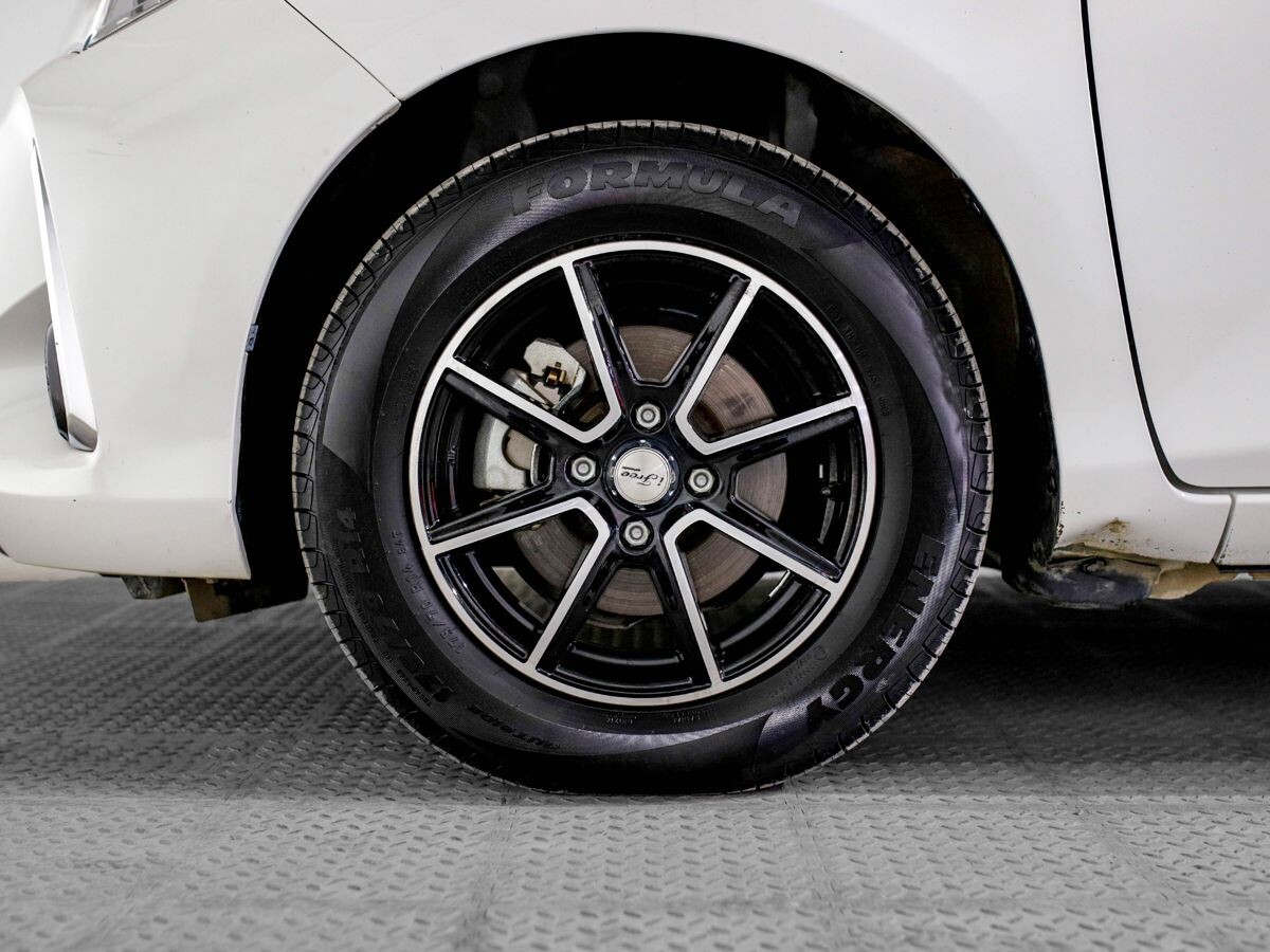 Toyota Vitz 2018 - фото автомобиля
