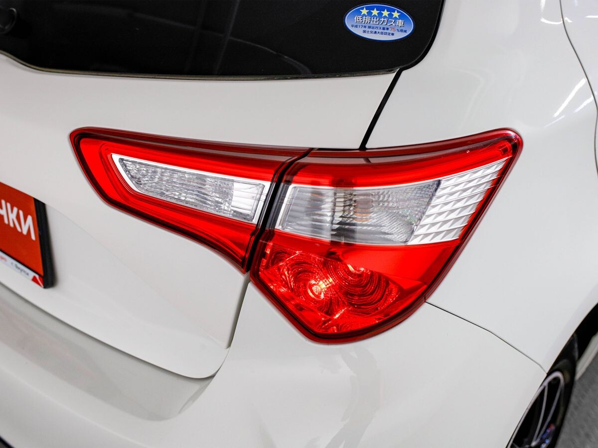 Toyota Vitz 2018 - фото автомобиля