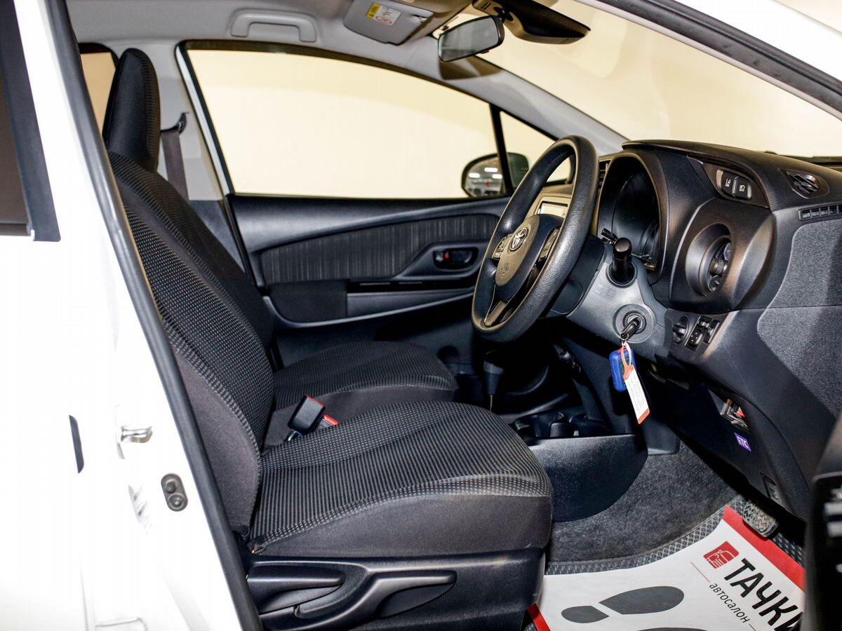 Toyota Vitz 2018 - фото автомобиля