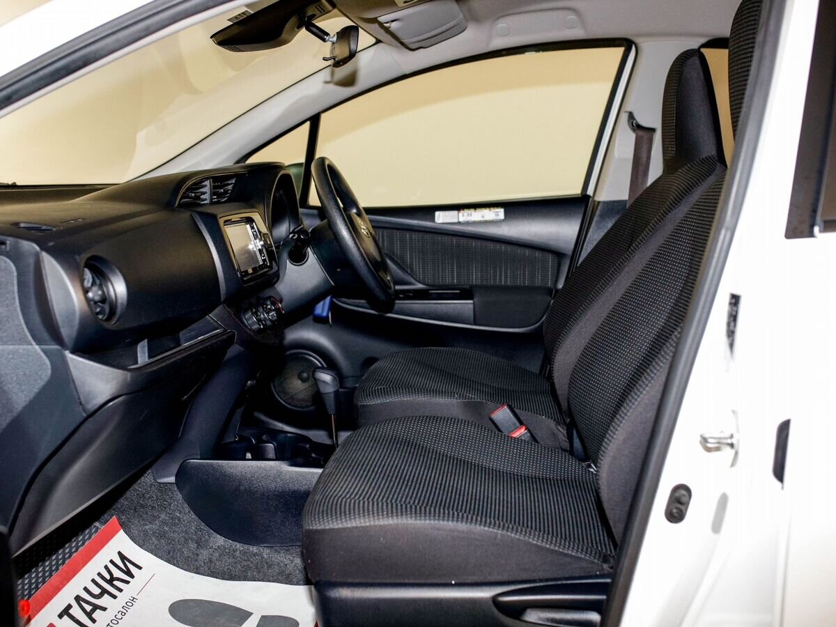 Toyota Vitz 2018 - фото автомобиля