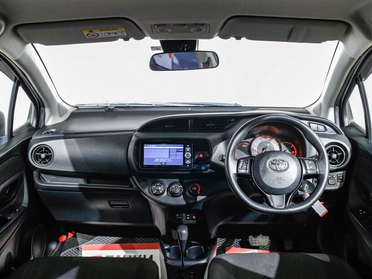 Toyota Vitz 2018 - фото автомобиля