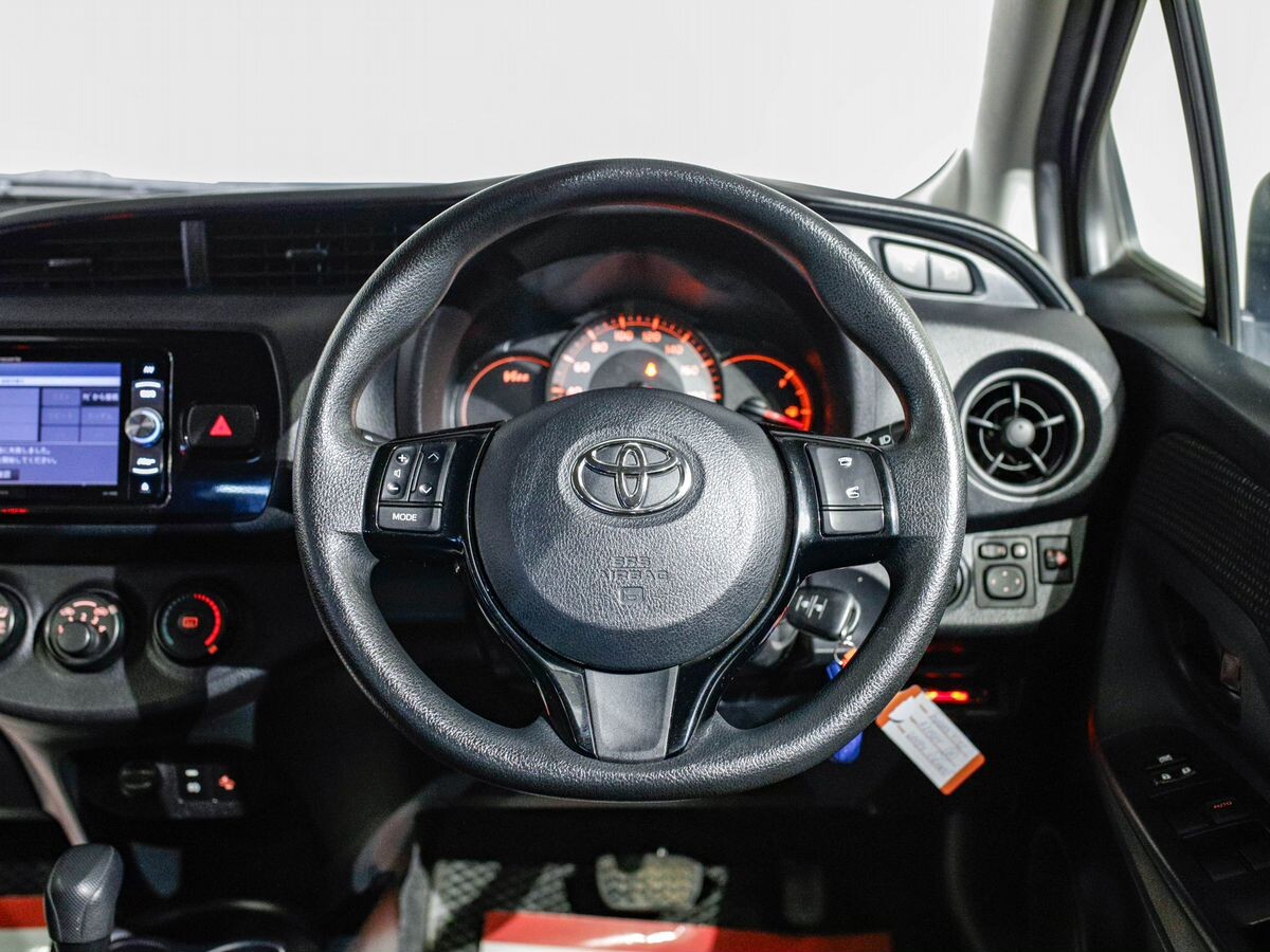 Toyota Vitz 2018 - фото автомобиля