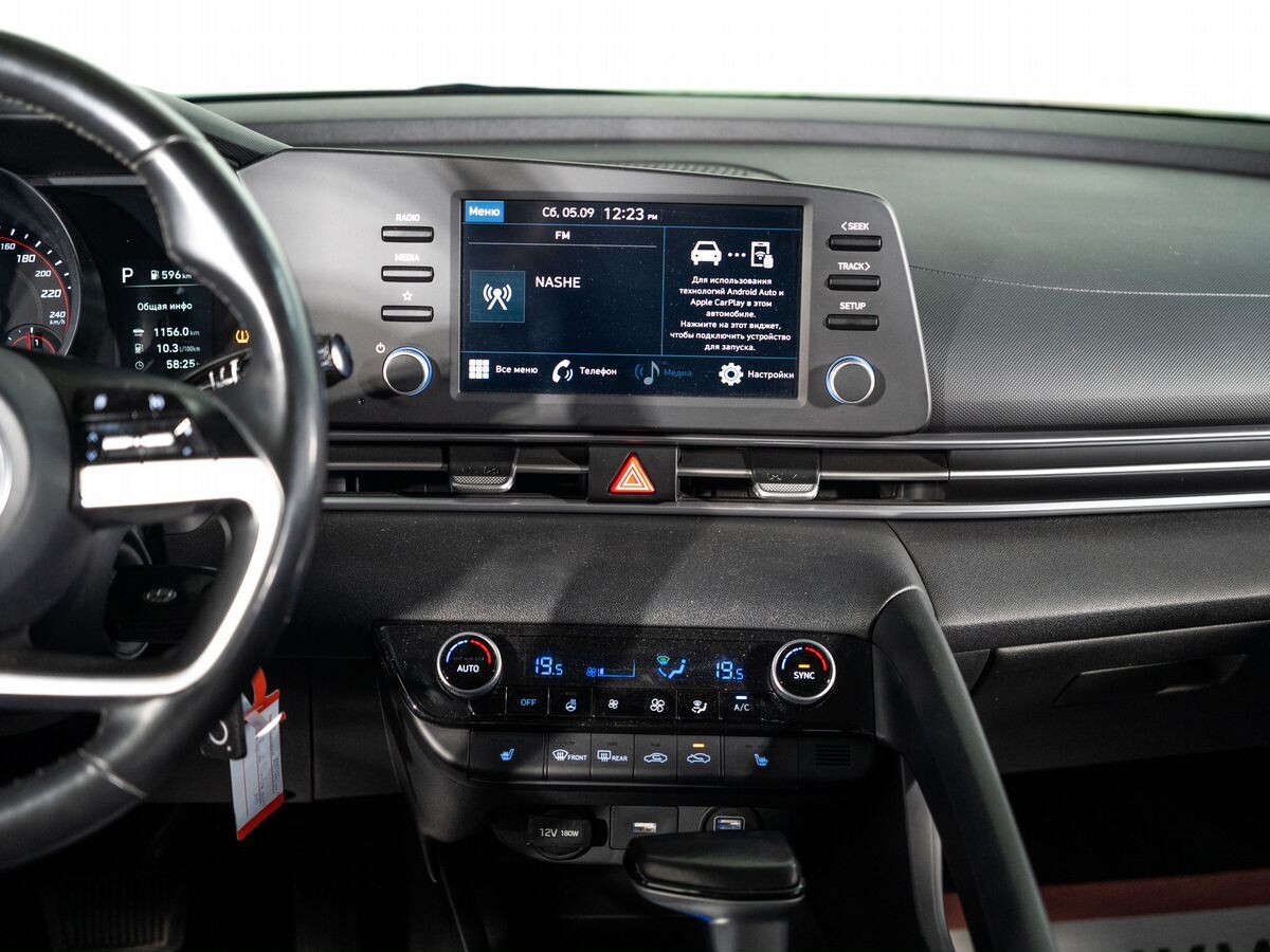 Hyundai Elantra 2021 - фото автомобиля