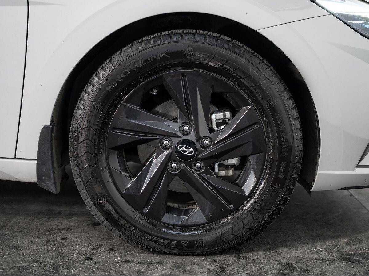 Hyundai Elantra 2021 - фото автомобиля