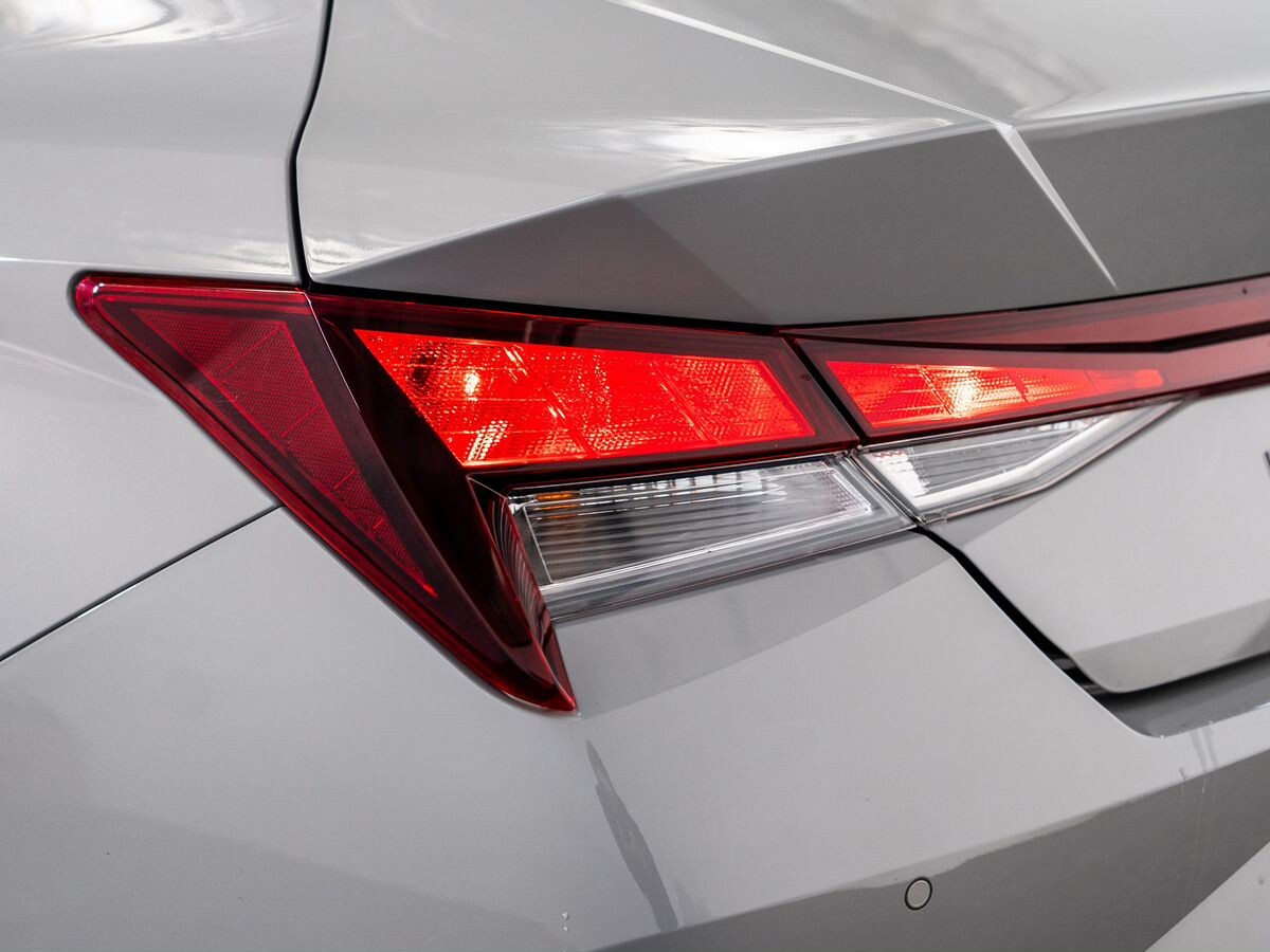 Hyundai Elantra 2021 - фото автомобиля