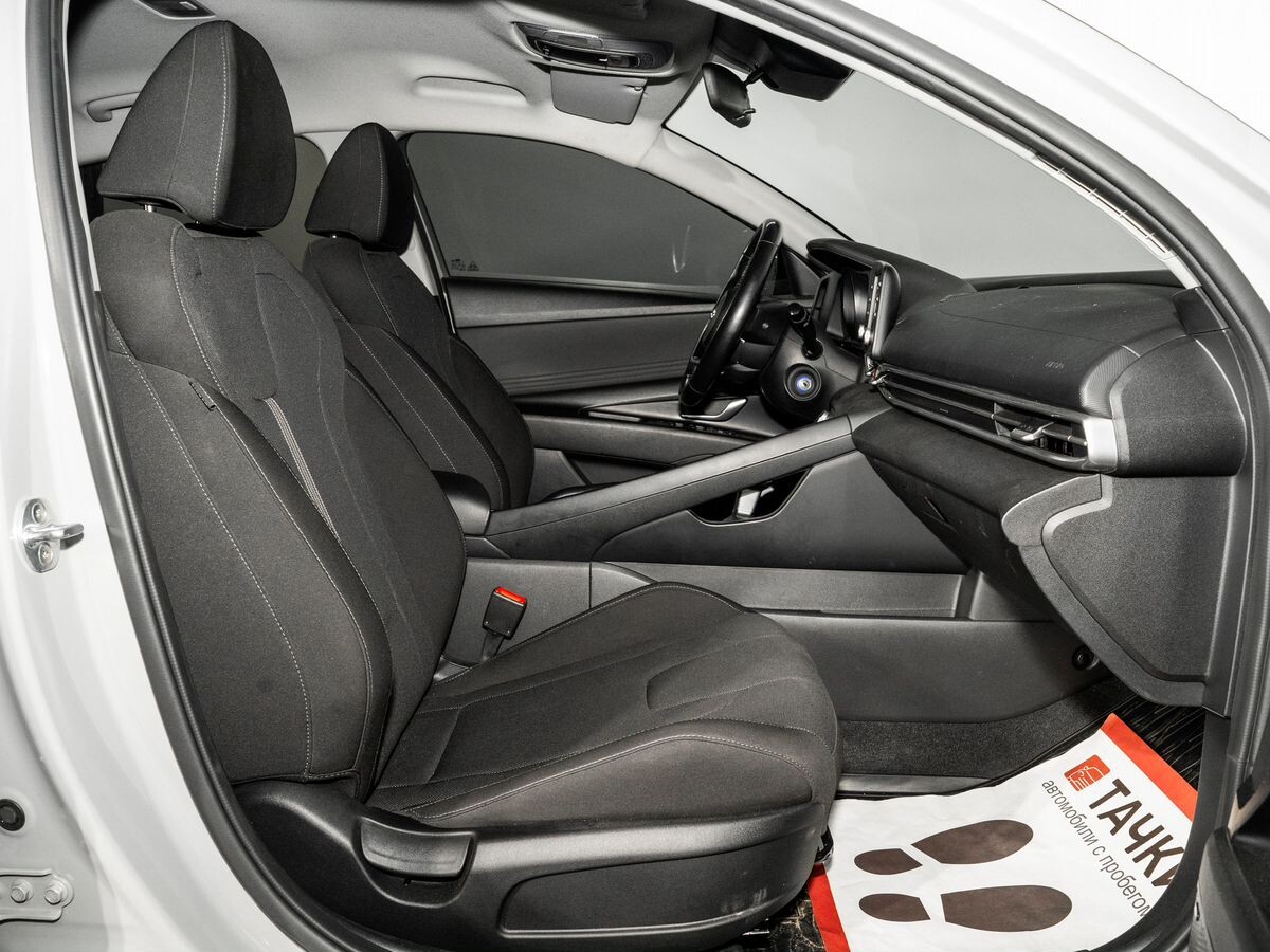 Hyundai Elantra 2021 - фото автомобиля