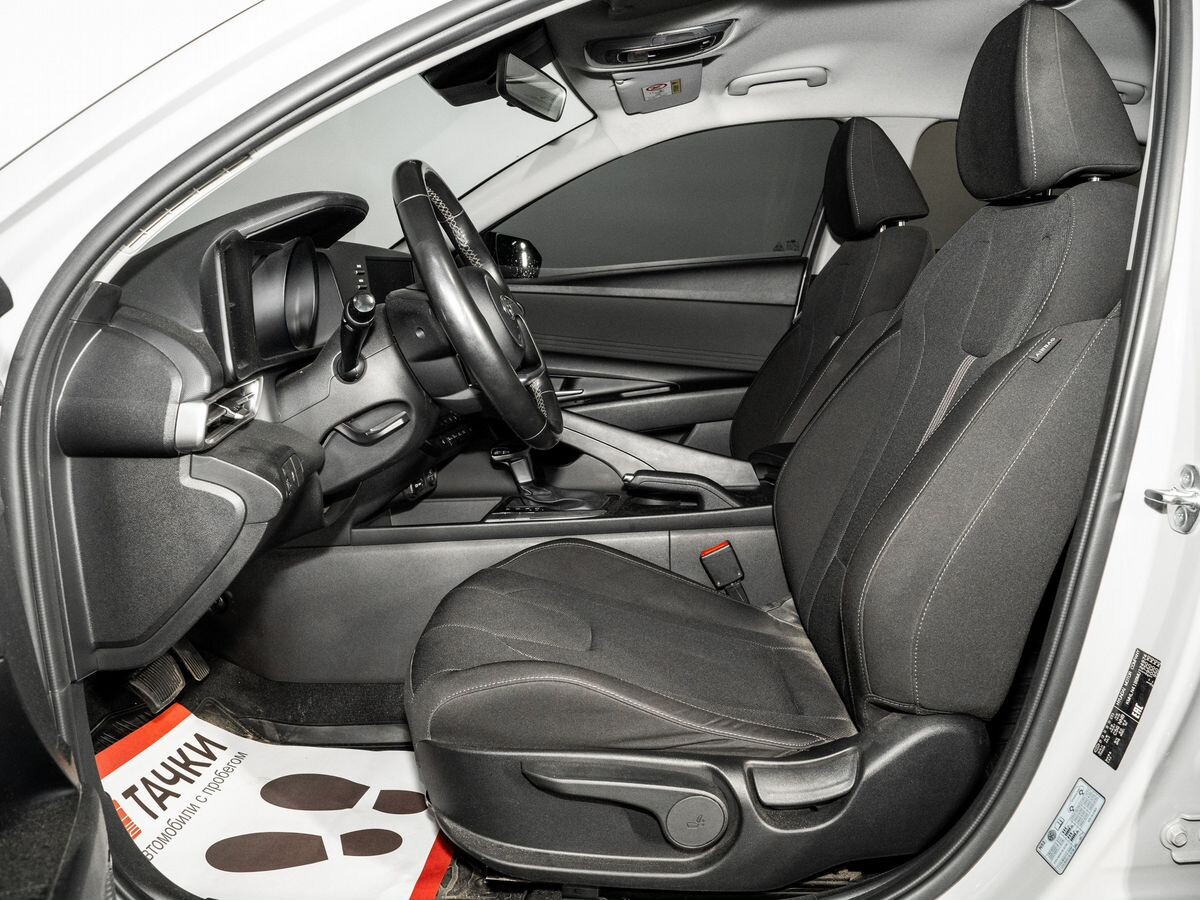 Hyundai Elantra 2021 - фото автомобиля