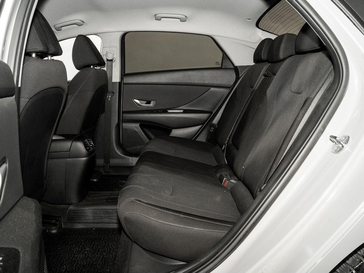 Hyundai Elantra 2021 - фото автомобиля