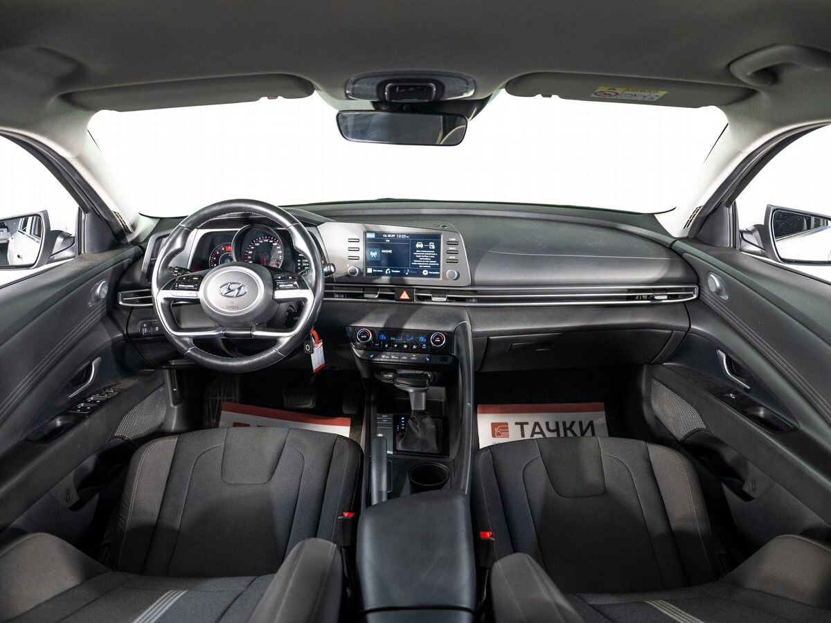 Hyundai Elantra 2021 - фото автомобиля