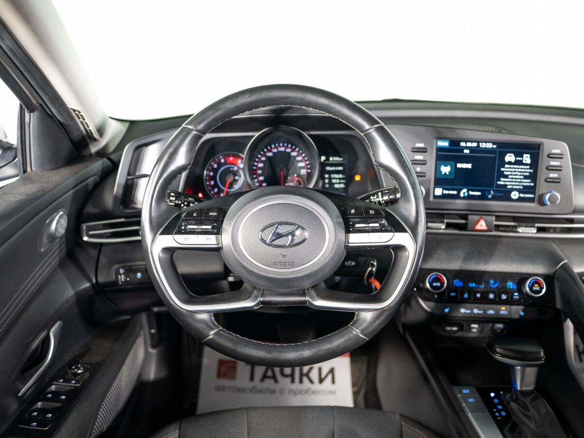 Hyundai Elantra 2021 - фото автомобиля