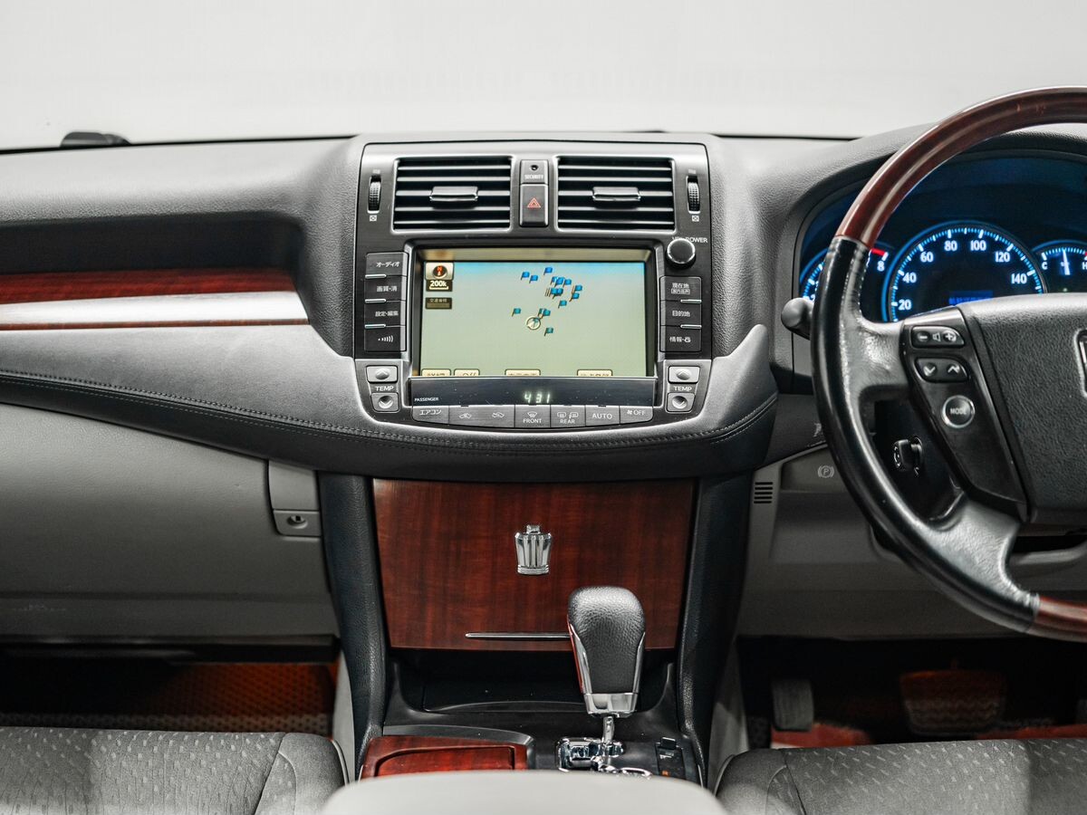 Toyota Crown 2009 - фото автомобиля