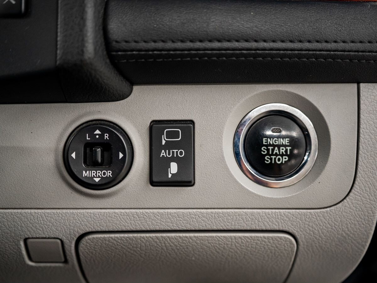 Toyota Crown 2009 - фото автомобиля
