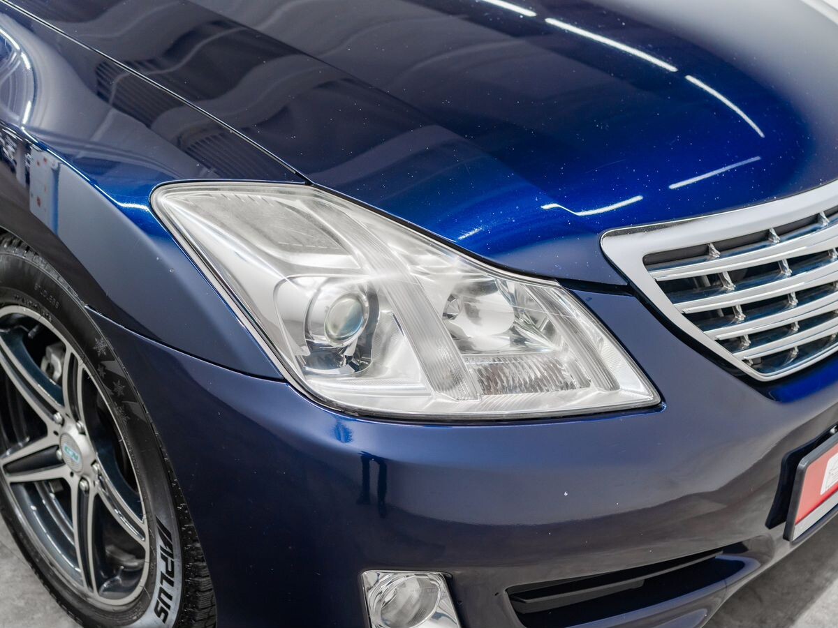 Toyota Crown 2009 - фото автомобиля