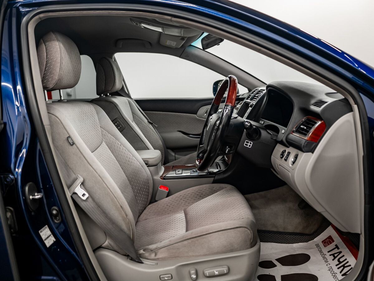 Toyota Crown 2009 - фото автомобиля