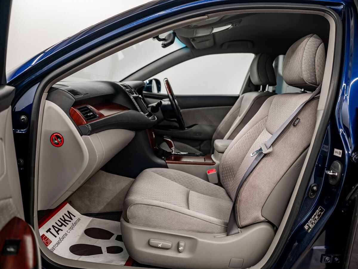 Toyota Crown 2009 - фото автомобиля