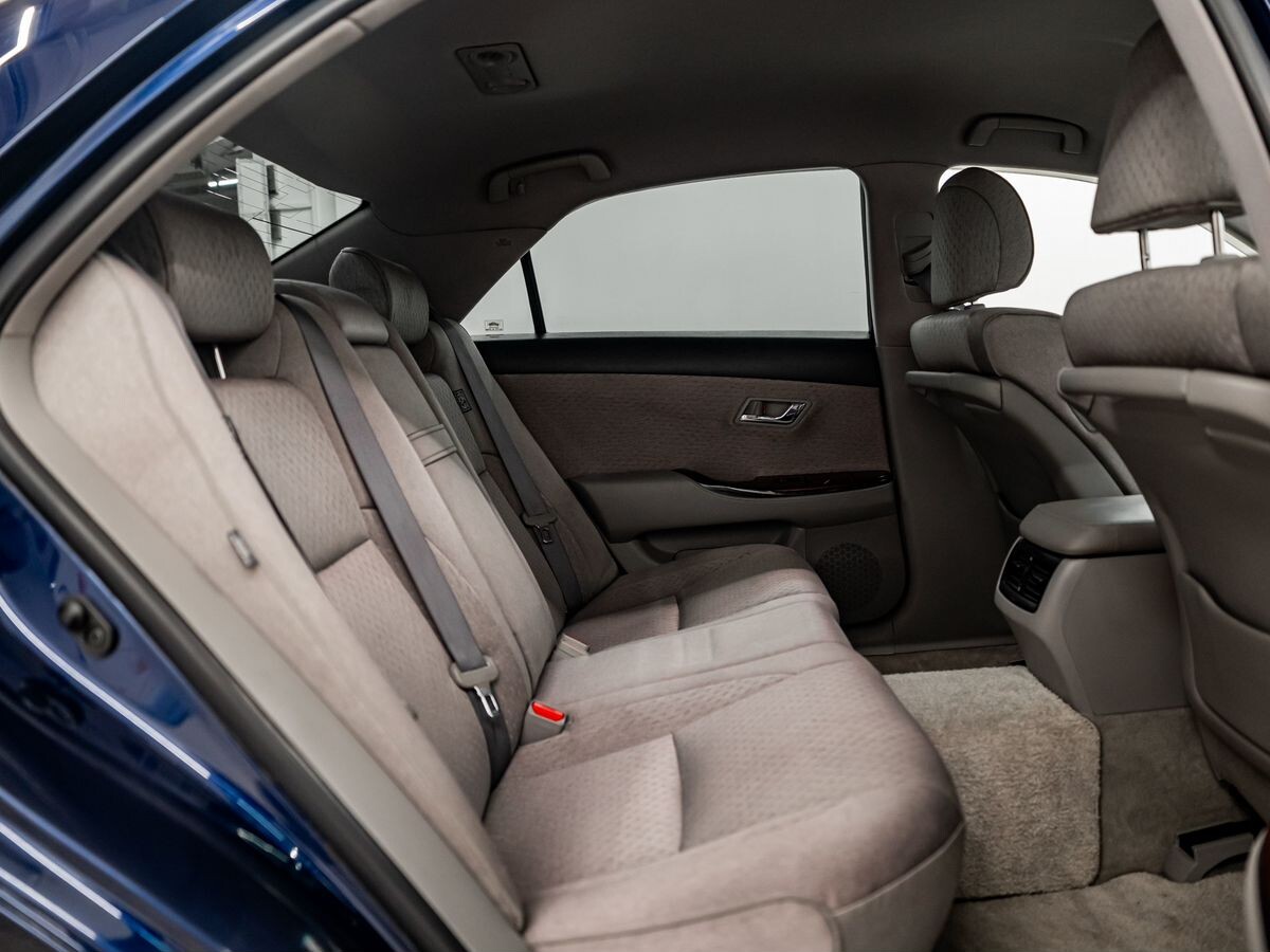 Toyota Crown 2009 - фото автомобиля