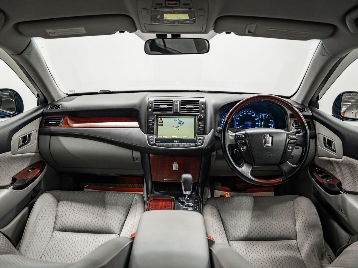 Toyota Crown 2009 - фото автомобиля