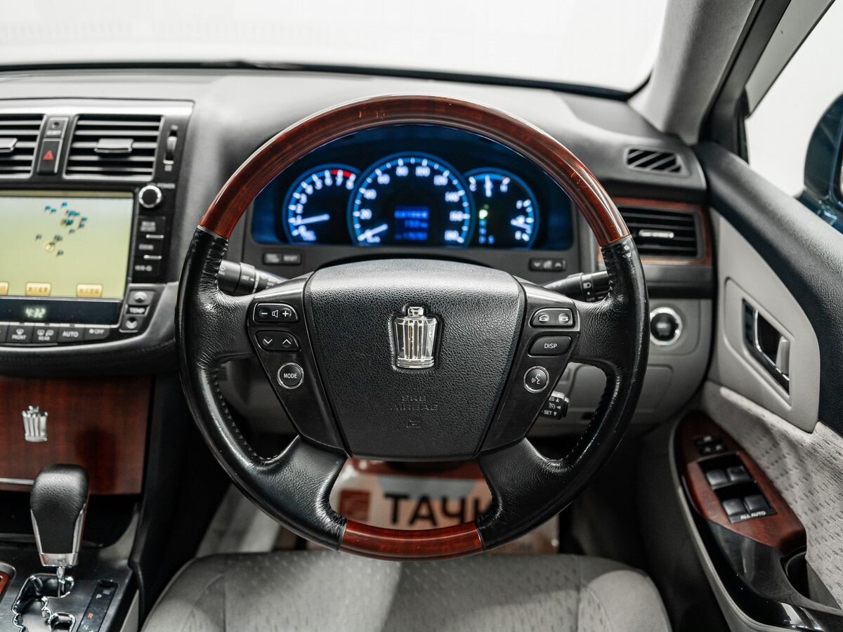 Toyota Crown 2009 - фото автомобиля
