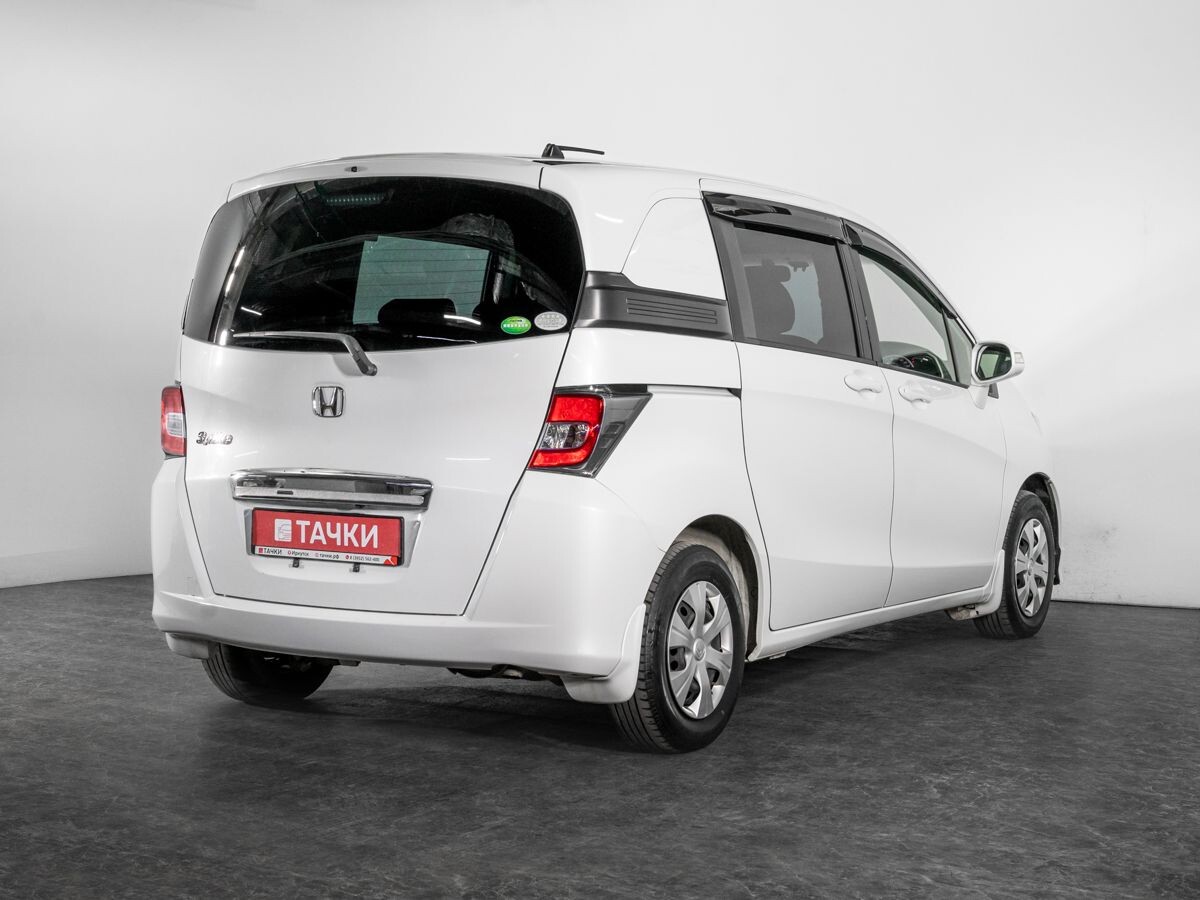 Honda Freed Spike 2016 - фото автомобиля