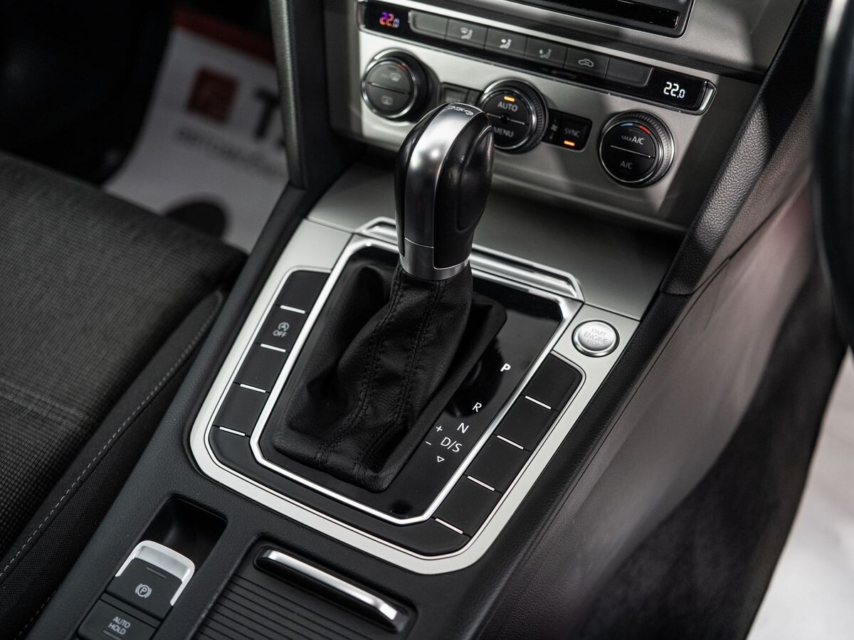 Volkswagen Passat 2015 - фото автомобиля