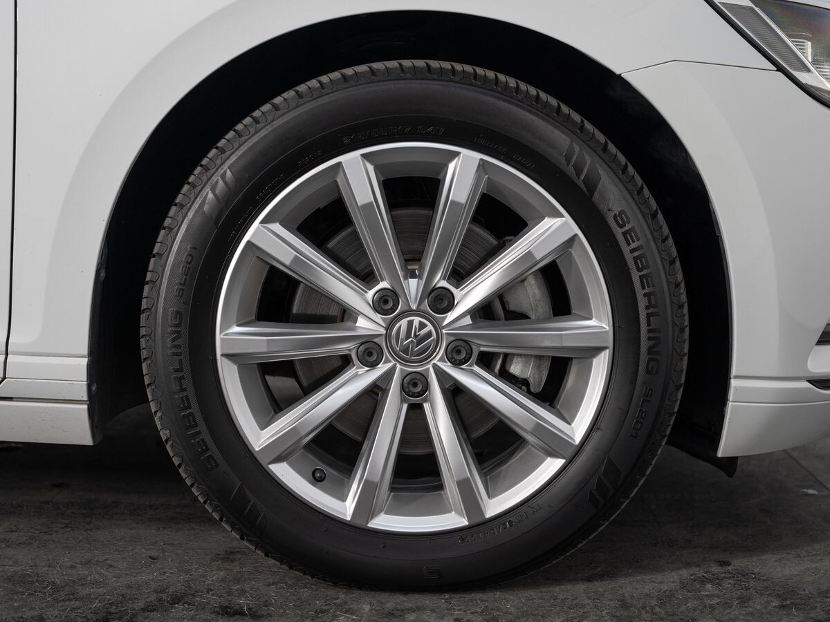 Volkswagen Passat 2015 - фото автомобиля