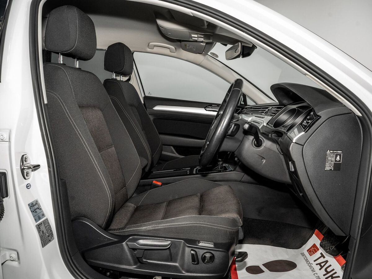 Volkswagen Passat 2015 - фото автомобиля