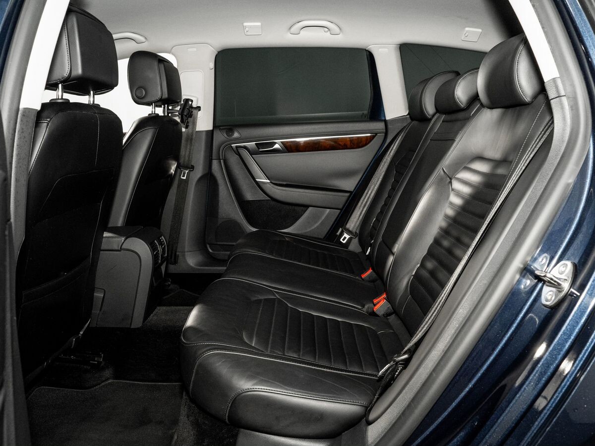 Volkswagen Passat 2012 - фото автомобиля