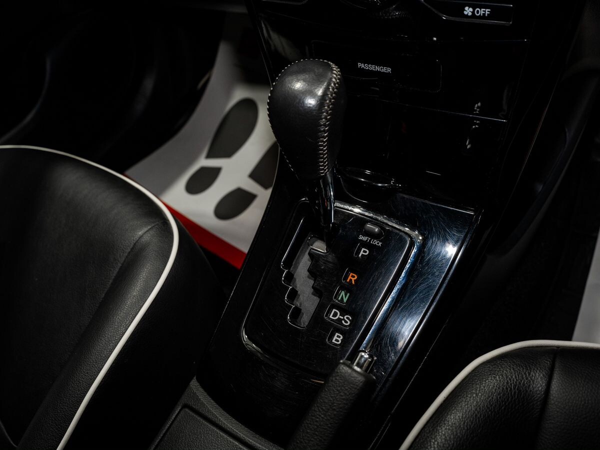 Toyota Corolla Fielder 2010 - фото автомобиля
