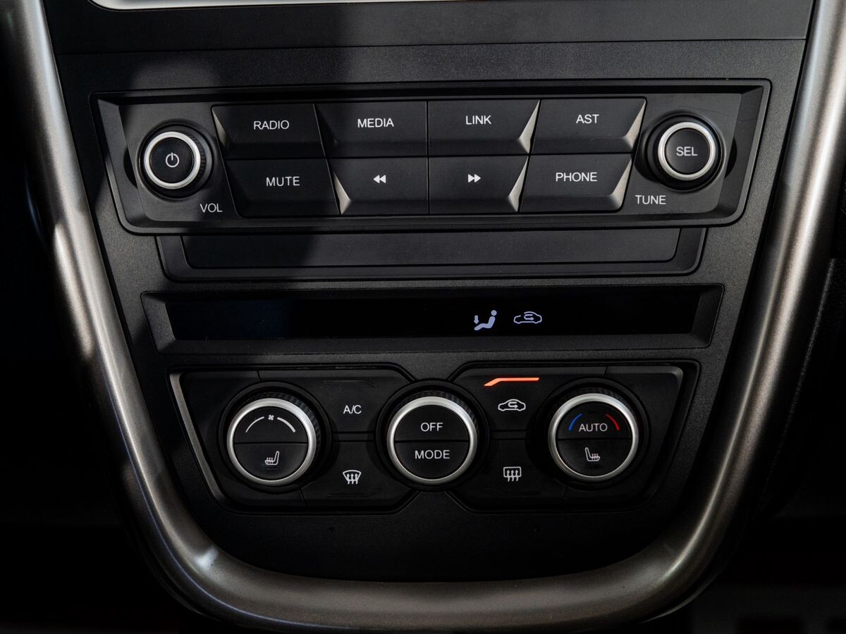 FAW Besturn X80 2019 - фото автомобиля