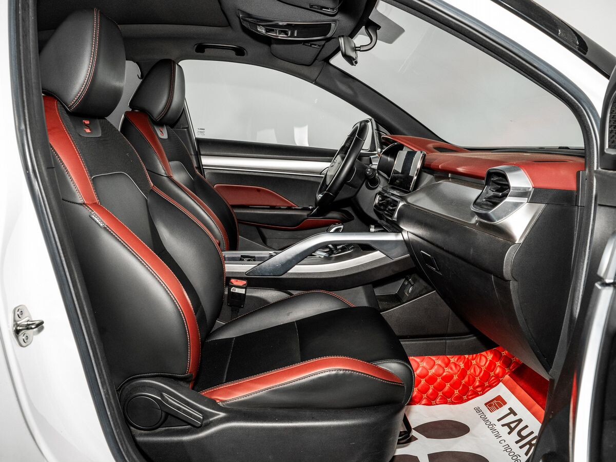 Geely Coolray 2020 - фото автомобиля