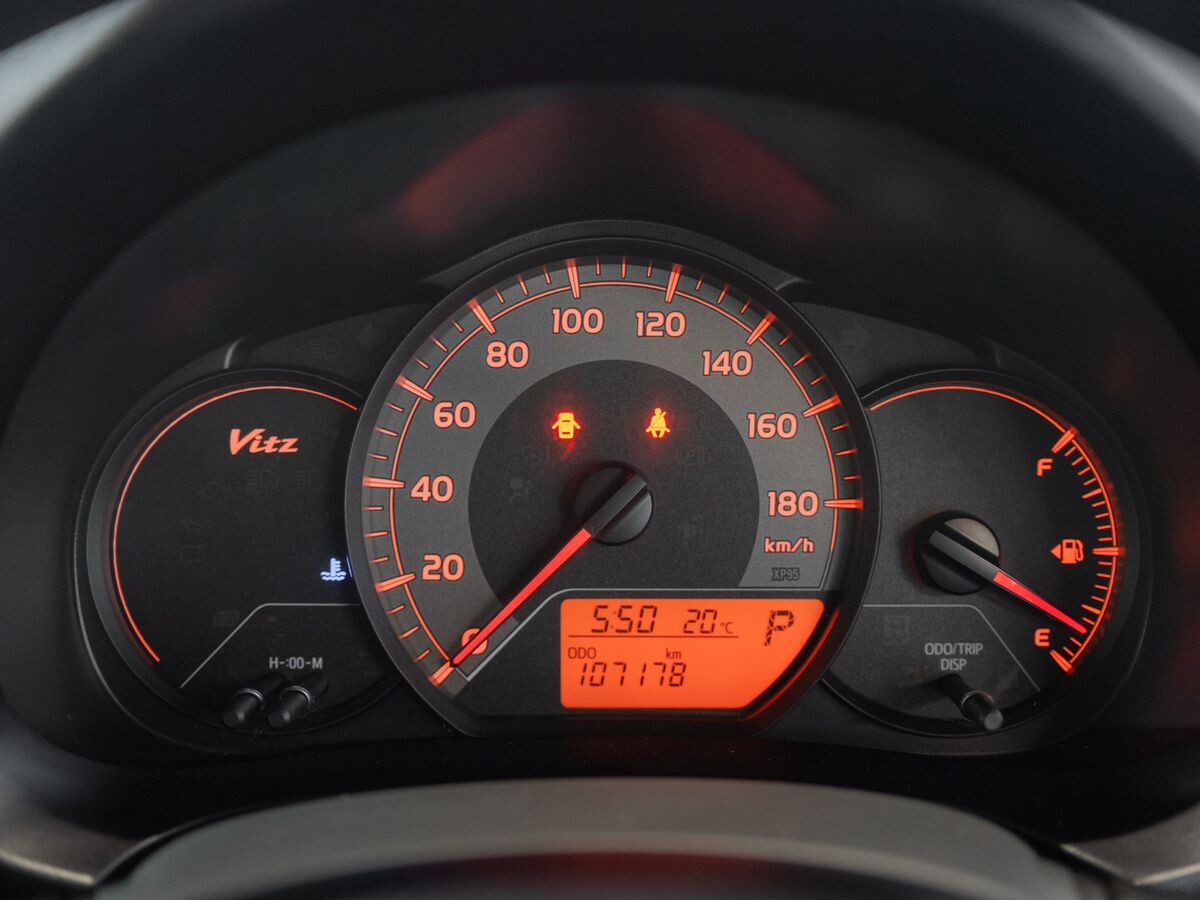 Toyota Vitz 2018 - фото автомобиля