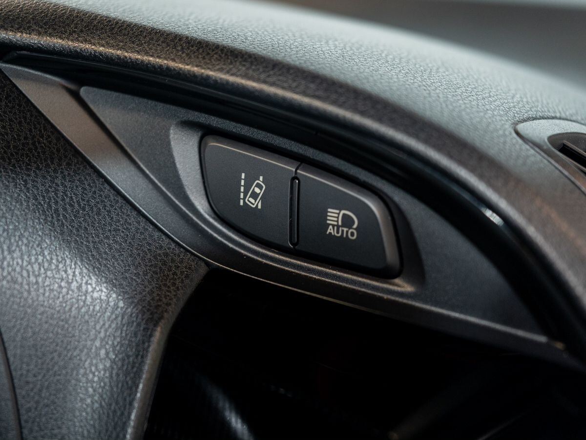 Toyota Vitz 2018 - фото автомобиля