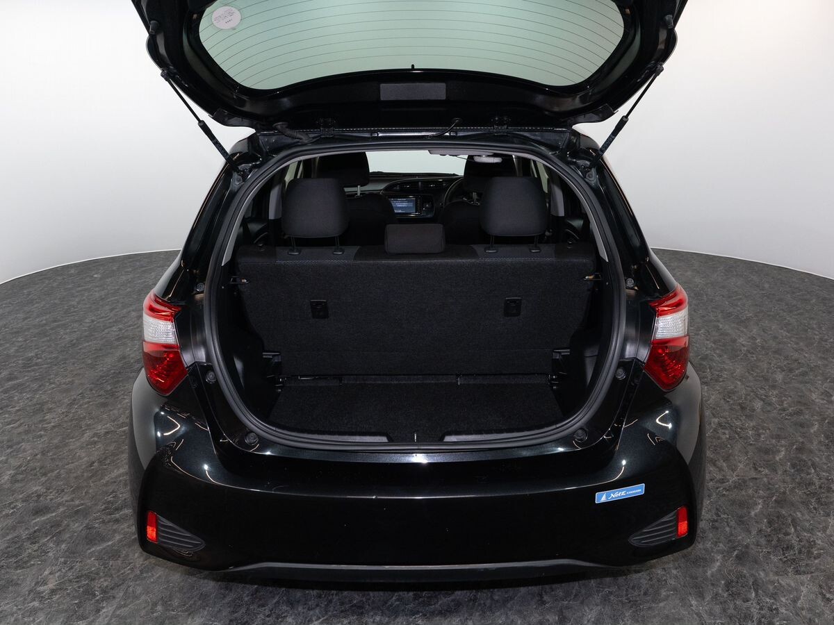 Toyota Vitz 2018 - фото автомобиля