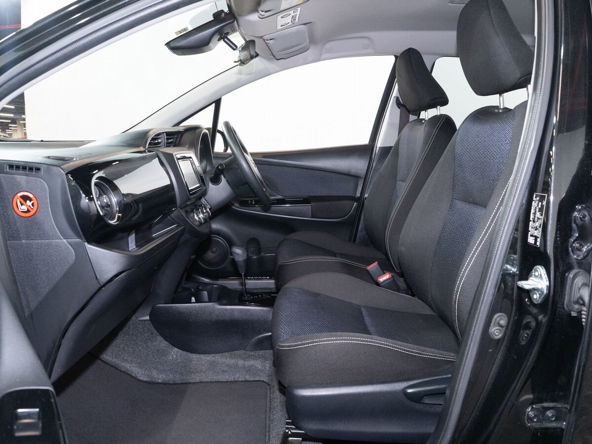 Toyota Vitz 2018 - фото автомобиля