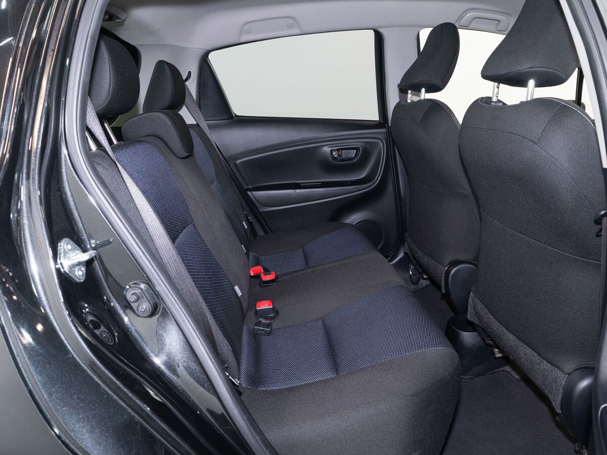 Toyota Vitz 2018 - фото автомобиля